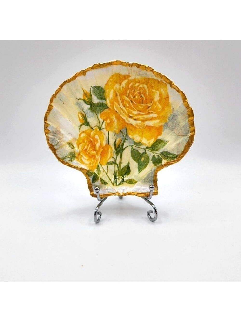 Decoupage Scalloped shell yellow Roses